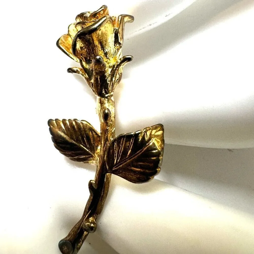 Gold tone vintage  rose pin
